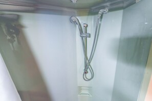 Standard Room, 2 Twin Beds | Bathroom | Shower, eco-friendly toiletries, towels - Premiere Classe Saint Quentin (Saint-Quentin)