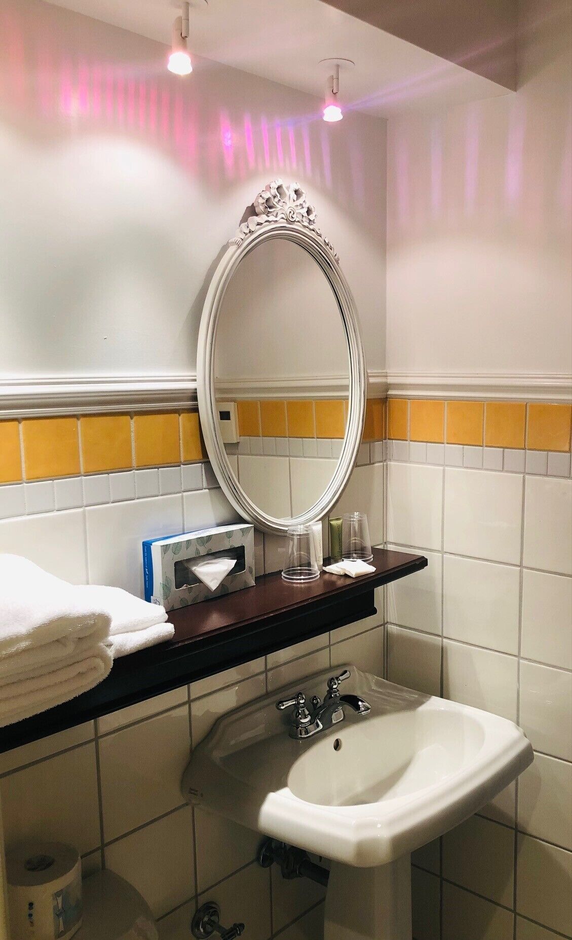 standard room, 1 king bed (3rd floor) | bathroom | free toiletries, hair dryer, towels