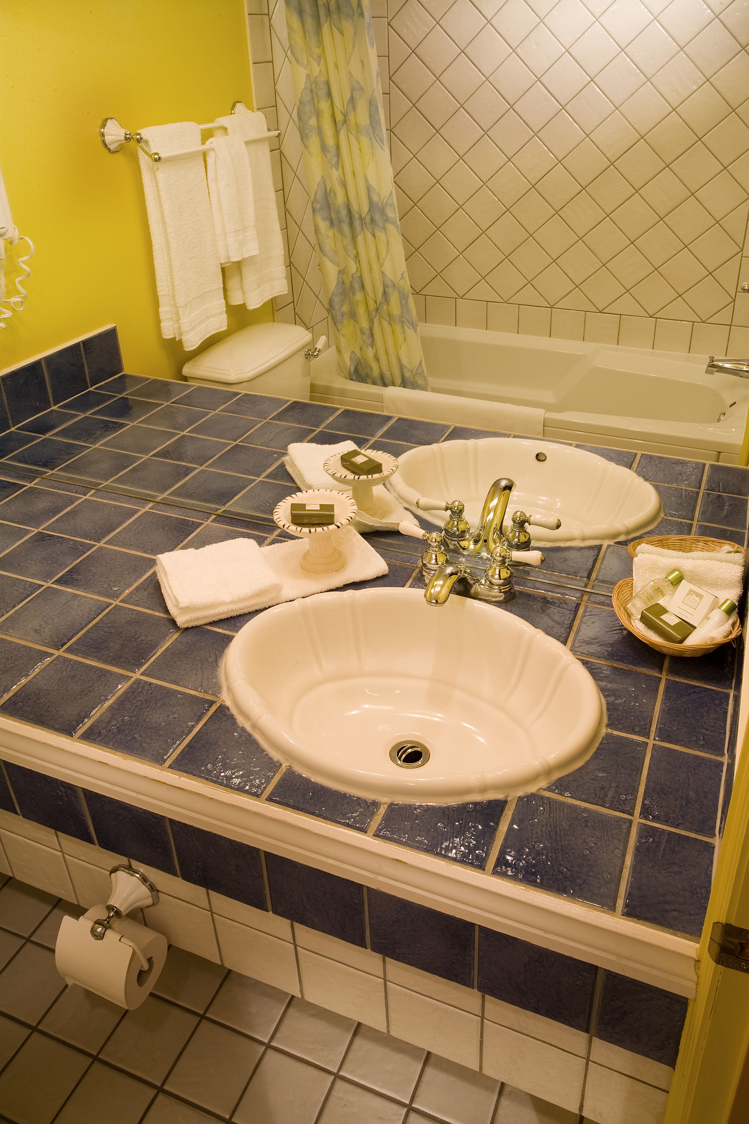 superior room, 2 queen beds | bathroom sink