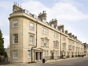 Exterior - SACO Bath - St James's Parade (Bath)