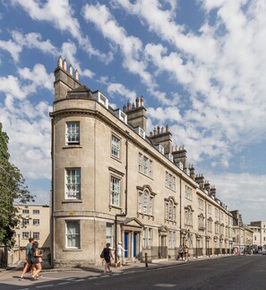 Front of property - SACO Bath - St James's Parade (Bath)