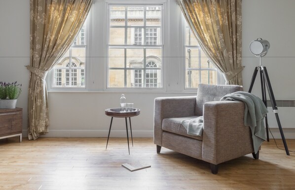 تلفزيون بشاشة مسطحة