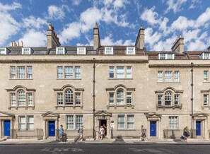 Front of property - SACO Bath - St James's Parade (Bath)