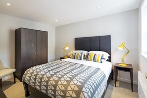 Club Apartment, 1 Bedroom, Kitchen | In-room safe, iron/ironing board, free cribs/infant beds, free WiFi - SACO Bath - St James's Parade (Bath)