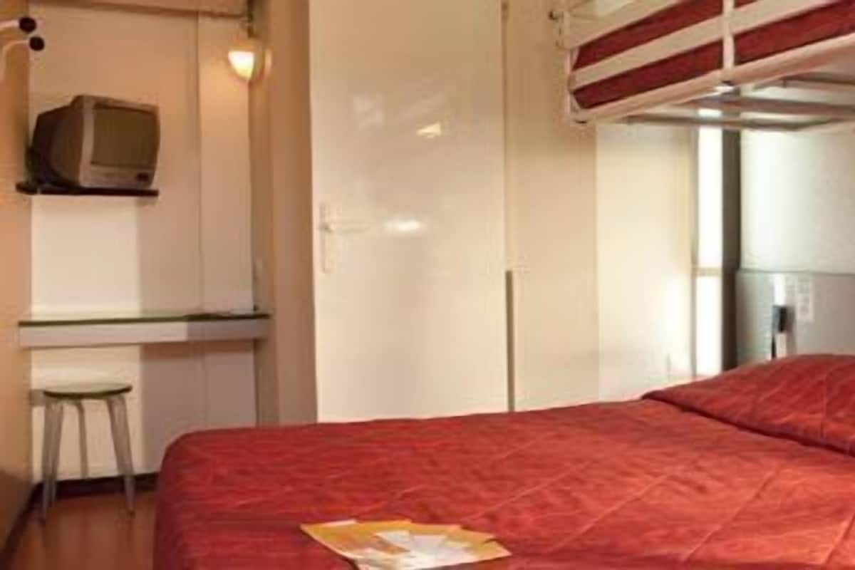 Triple Room | Iron/ironing board (on request), WiFi (surcharge)