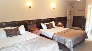 Desk, iron/ironing board, free WiFi, bed sheets - Haughton Hall (Shifnal)
