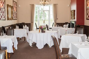 Breakfast and dinner served - Haughton Hall (Shifnal)