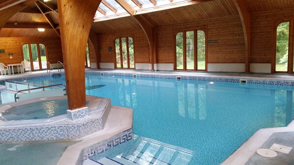 Indoor pool, sun loungers