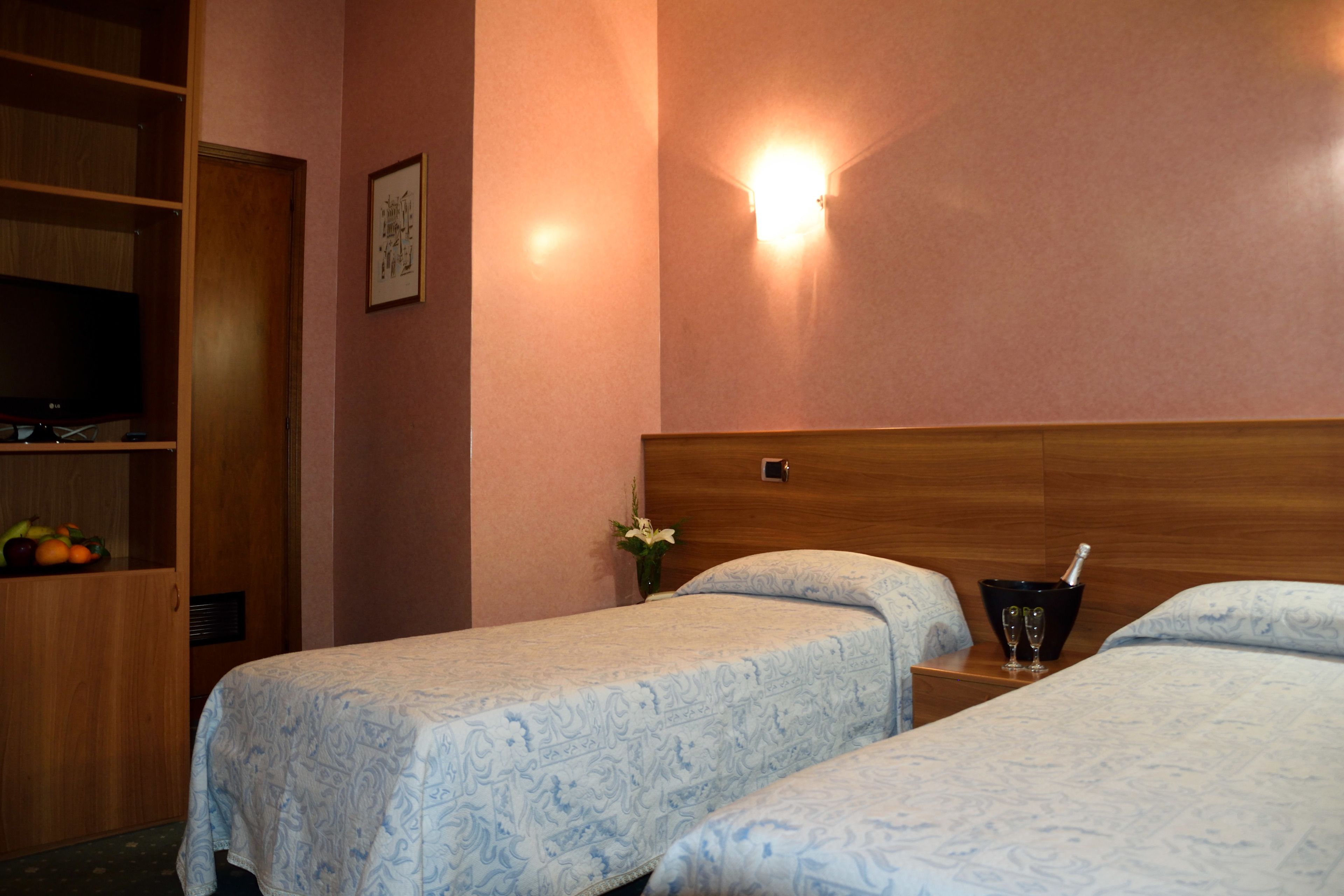 standard double or twin room, 1 bedroom | premium bedding, in-room safe, desk, soundproofing