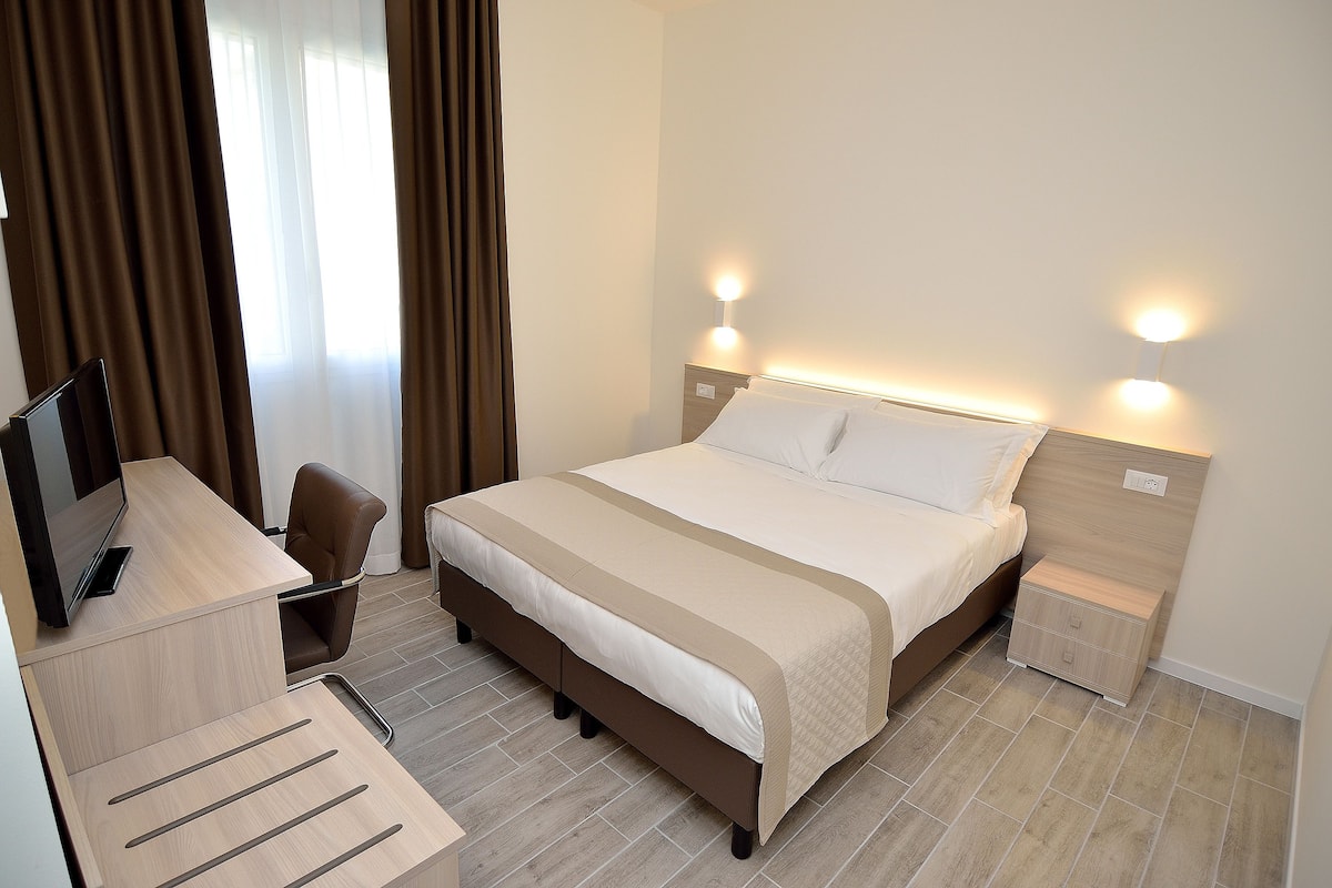 Superior-Doppel- oder -Zweibettzimmer, 1 Schlafzimmer | Hochwertige Bettwaren, Zimmersafe, Schreibtisch, schallisolierte Zimmer