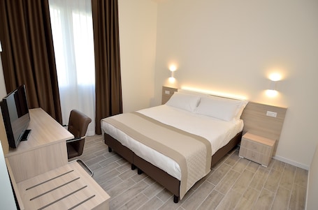Superior Double or Twin Room, 1 Bedroom | Premium bedding, in-room safe, desk, soundproofing