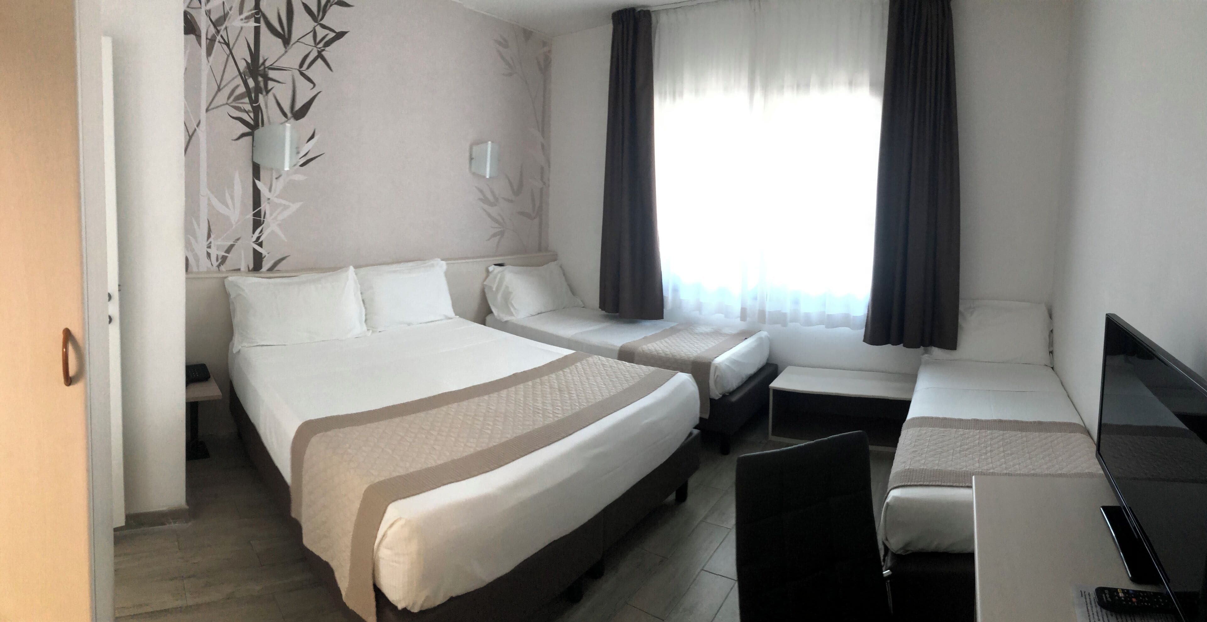 Firemannsrom – standard | Minibar, safe på rommet, skrivebord og lydisolert