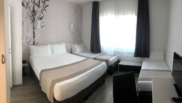 Firemannsrom – standard | Minibar, safe på rommet, skrivebord og lydisolert