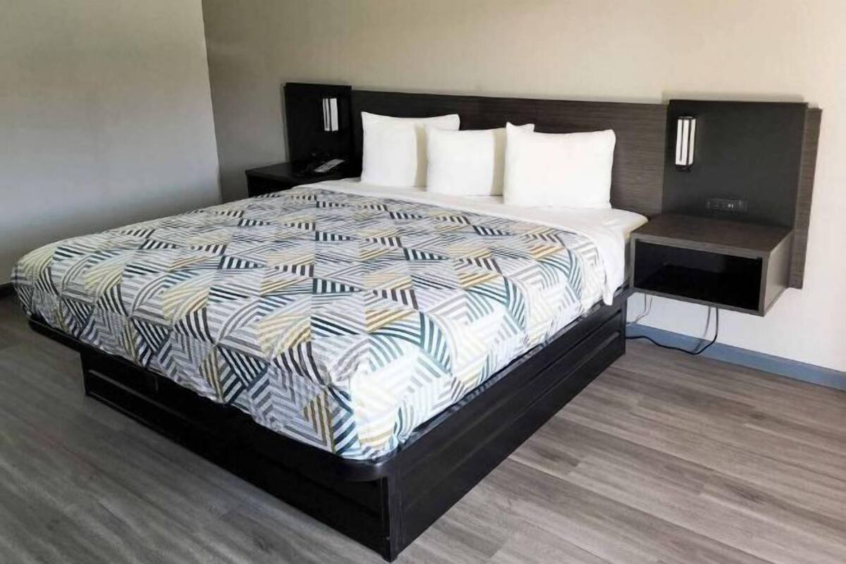 Free WiFi, bed sheets, alarm clocks