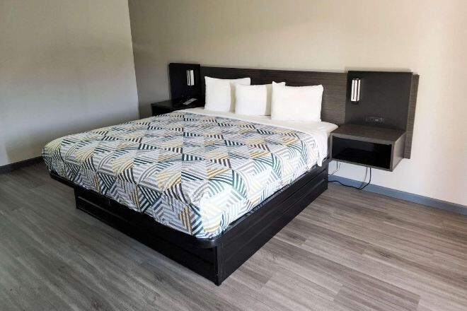 Free WiFi, bed sheets, alarm clocks