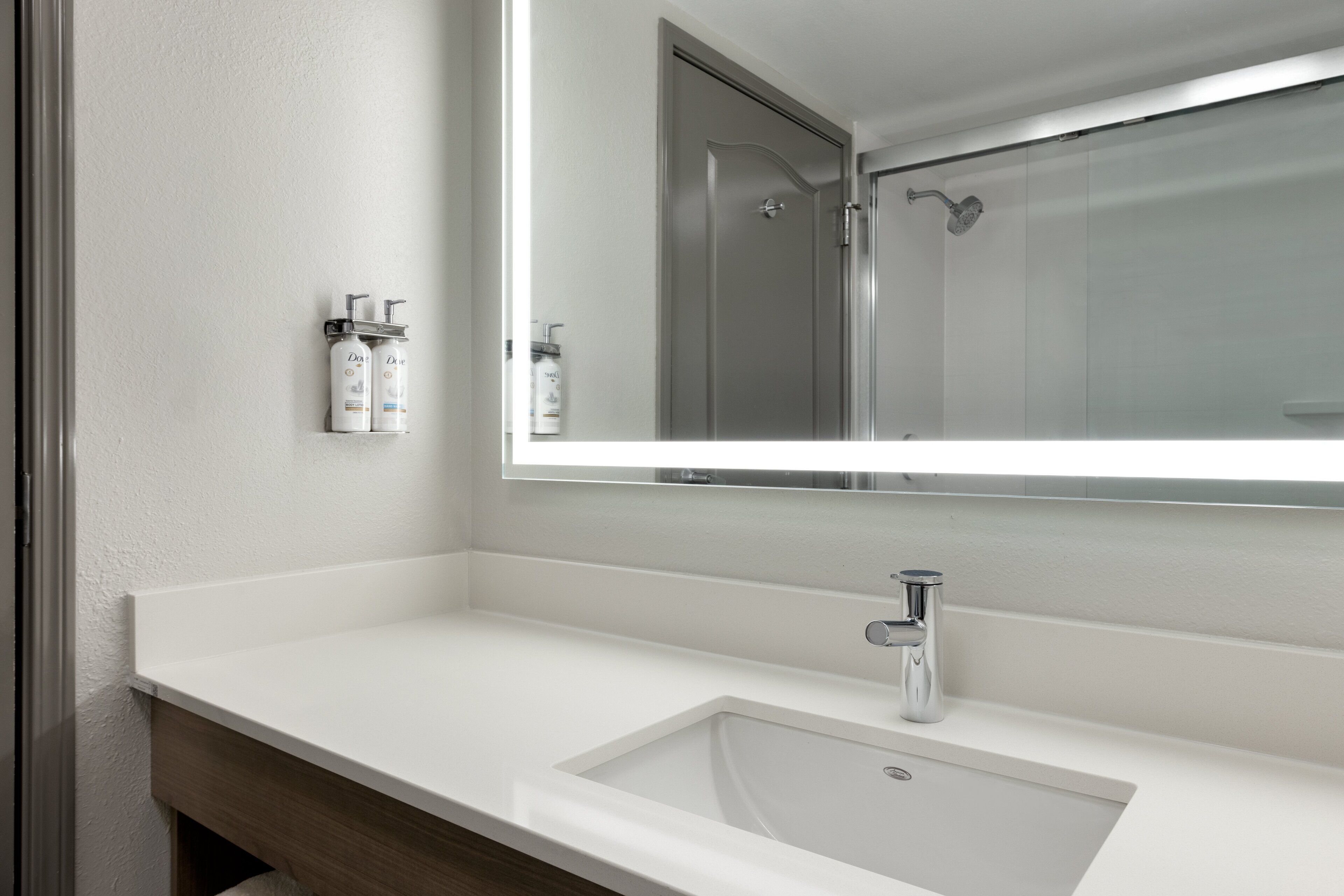 standard room, 1 king bed | 1 bedroom, blackout curtains, iron/ironing board, free wifi