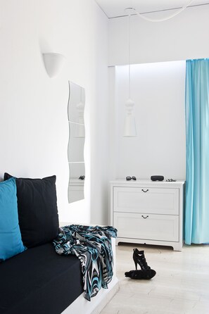 Superior Room | Living area | Flat-screen TV - Acqua Vatos Santorini Hotel (Santorini)