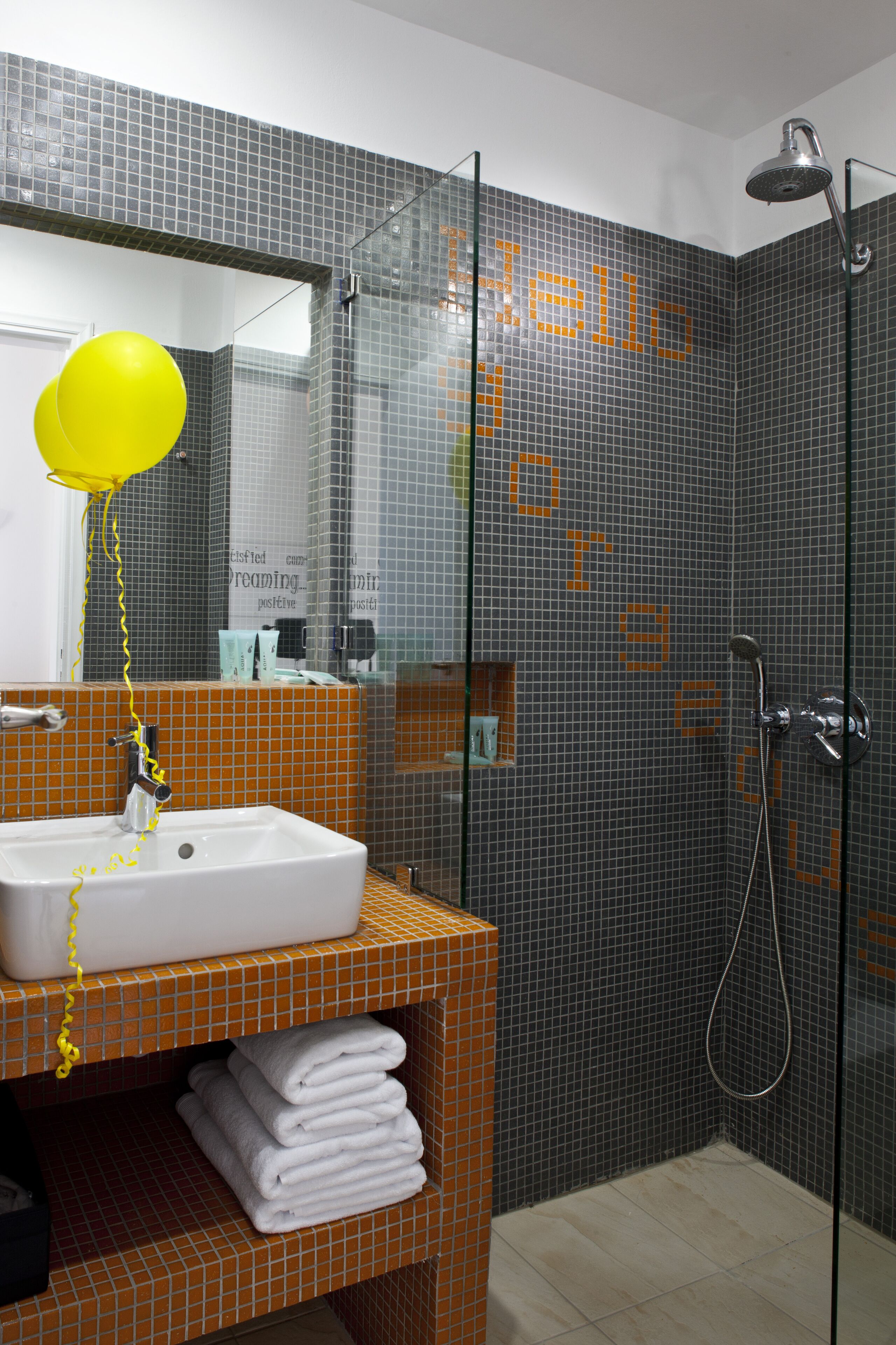 family suite | bathroom | shower, eco-friendly toiletries, hair dryer, towels