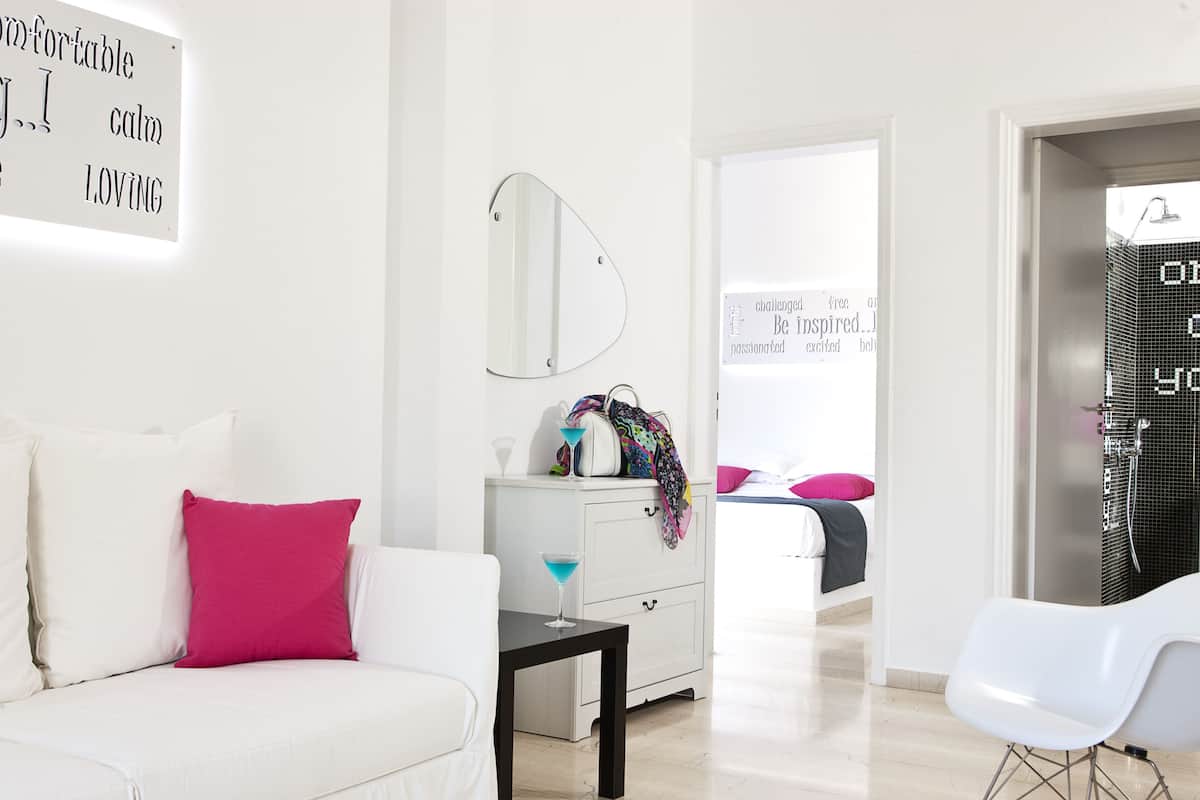 Suite Grand | Caja de seguridad en la habitación y tabla de planchar con plancha