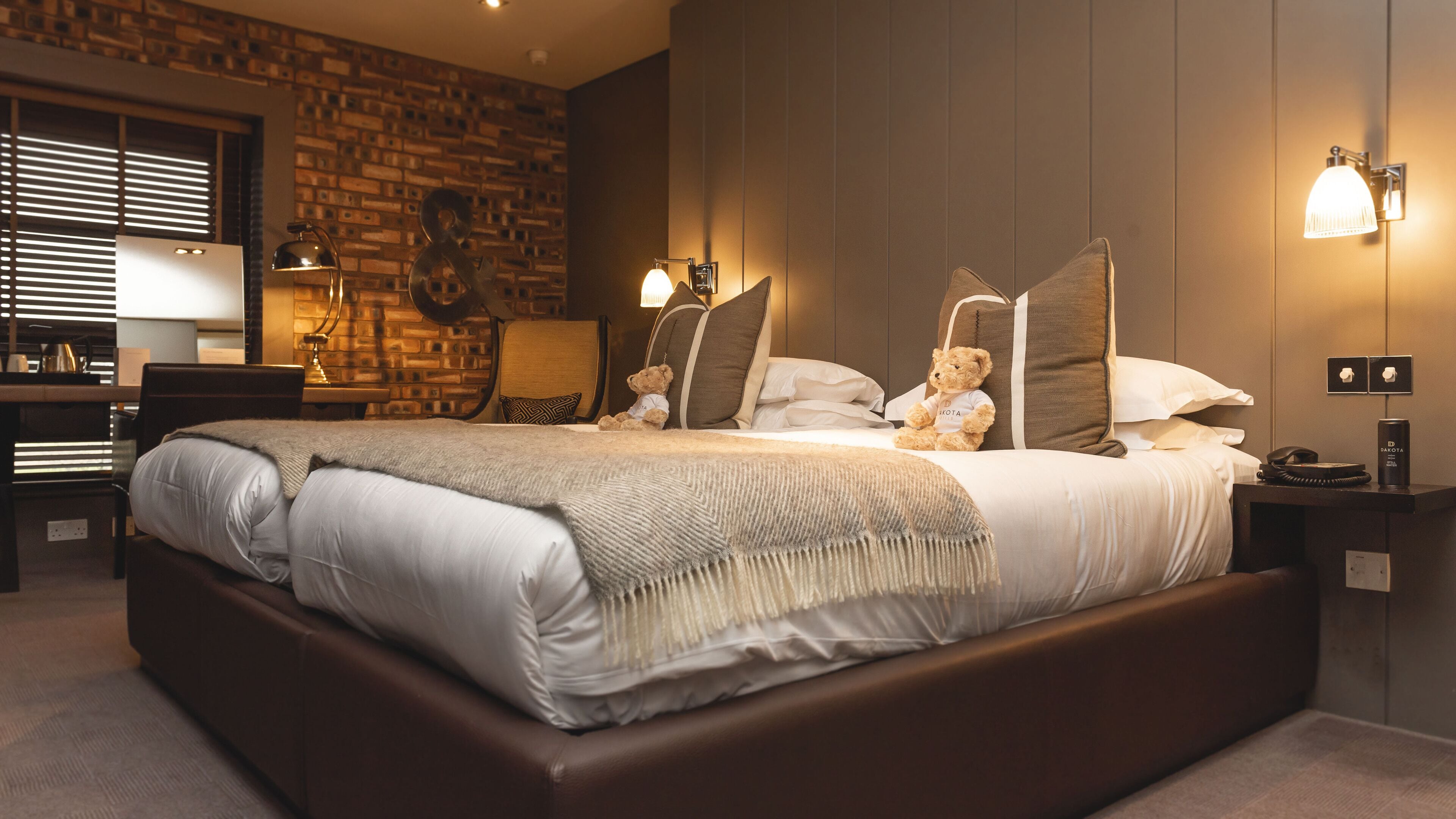 1 bedroom, premium bedding, desk, laptop workspace