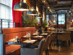 Frokost, lunsj og middag serveres, britiske retter 