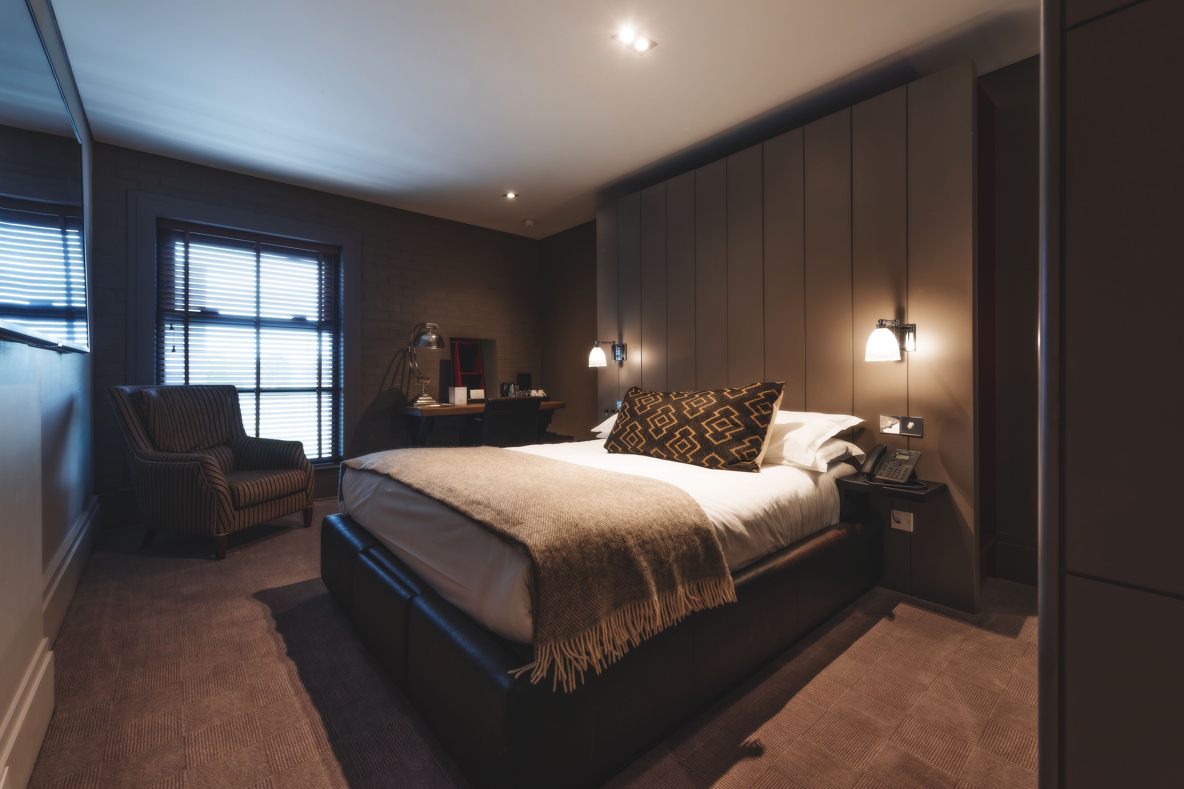 superior room, 1 queen bed | 1 bedroom, premium bedding, desk, laptop workspace