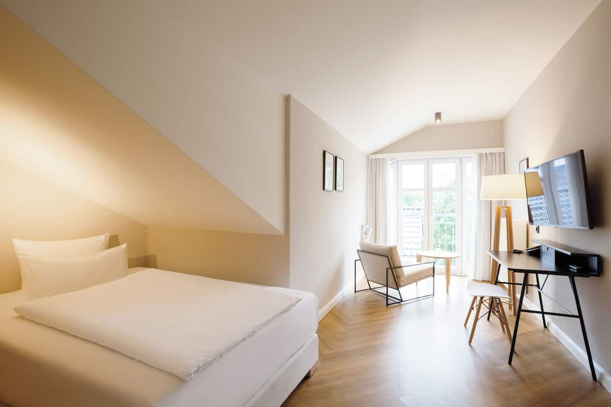 Single Room | 防过敏的被褥、客房内保险箱、办公桌、遮光窗帘