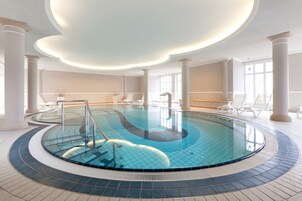 Indoor pool, sun loungers