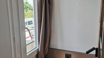 Standard Room, 1 Double Bed | Living area | Flat-screen TV