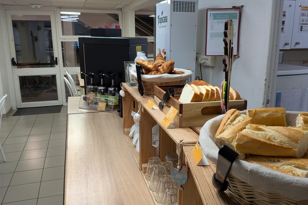Cooked-to-order breakfast for a fee on weekends
