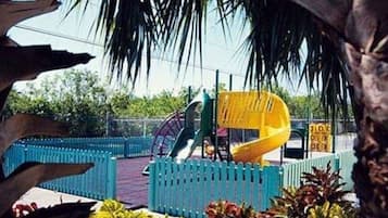 Área de juegos infantiles al aire libre