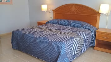 BĂŒgeleisen/BĂŒgelbrett, kostenloses WLAN, BettwĂ€sche