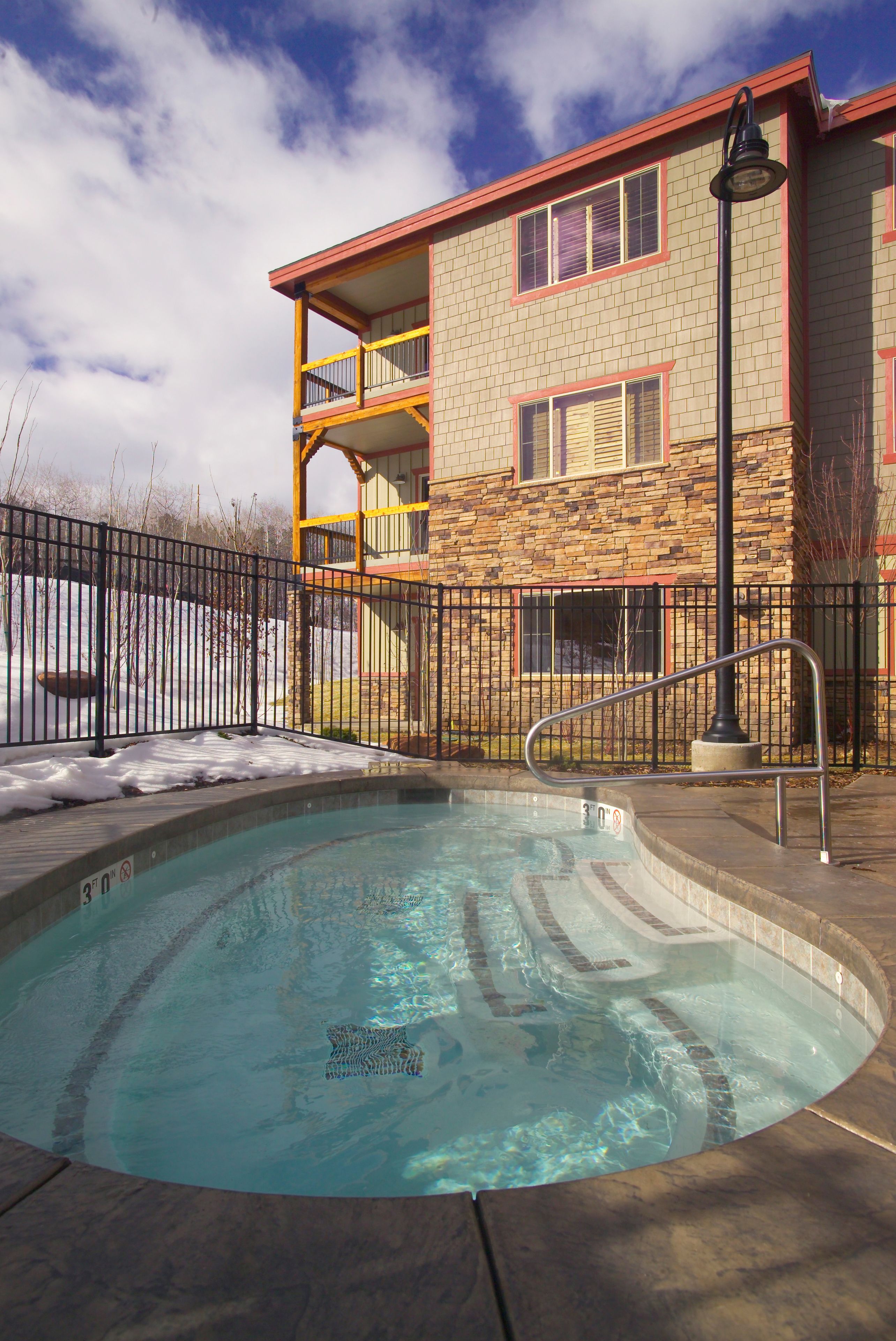 Bañera de hidromasaje al aire libre