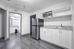 Suite, 2 Bedrooms, Kitchenette | Private kitchen | Full-sized fridge, microwave - Residence & Conference Centre - Toronto (Toronto)