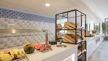 Se ofrece un desayuno continental (7 EUR por persona)