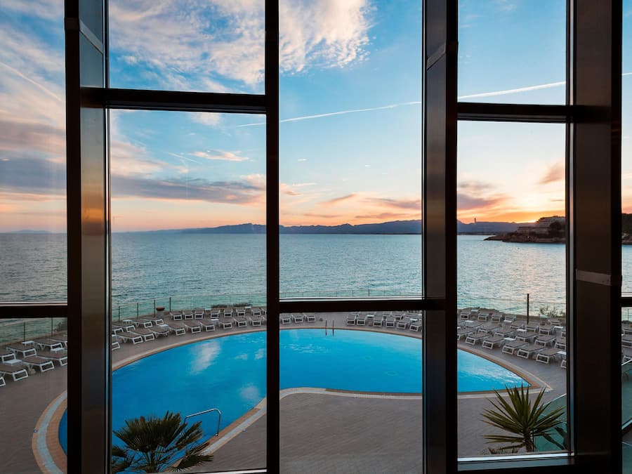 2 outdoor pools, pool umbrellas, pool loungers