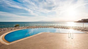 2 piscinas al aire libre, sombrillas, tumbonas