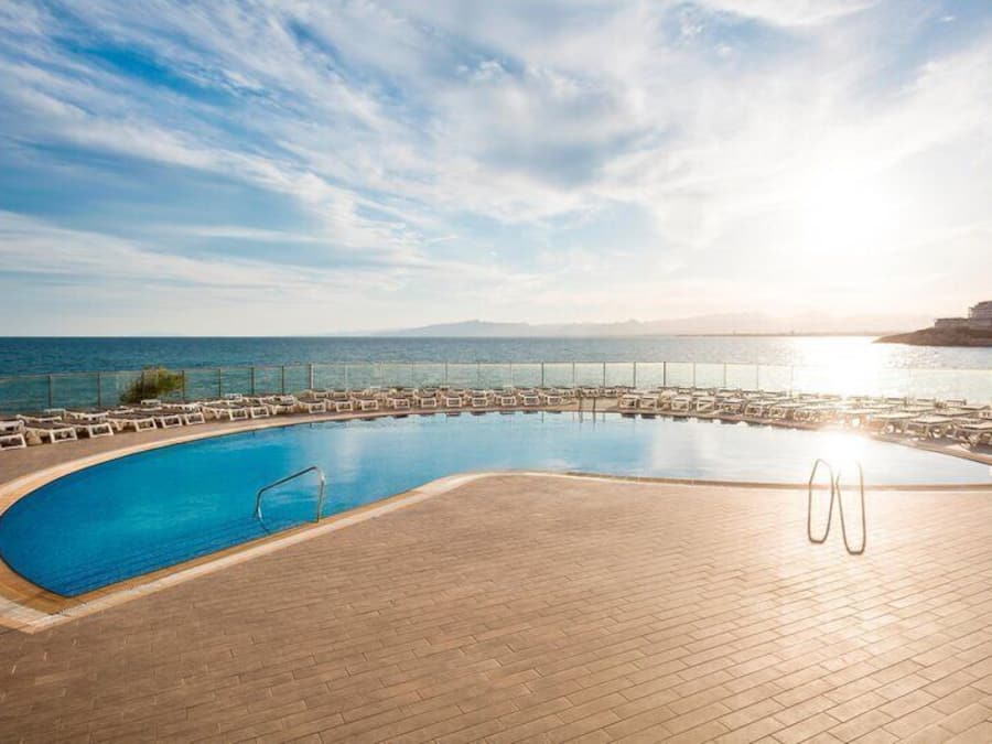 2 piscinas externas, guarda-sóis, espreguiçadeiras