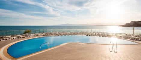 2 outdoor pools, pool umbrellas, sun loungers