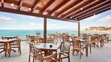 تناول الطعام بالخارج