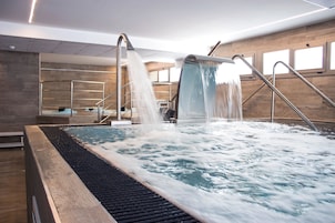 Bastu, bubbelpool, turkiskt bad/hamam och kroppsbehandlingar