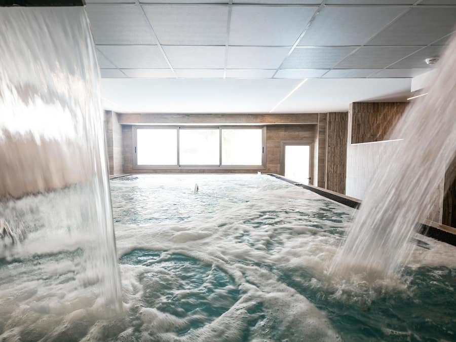 Sauna, hot tub, Turkish bath, body treatments, body scrubs, facials