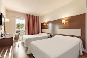 A hotel room with two beds, a desk, a chair, a TV, and a window with curtains. - Hotel Best Oasis Park (Salou)