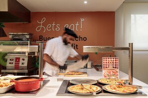 Se sirven desayunos, comidas y cenas 