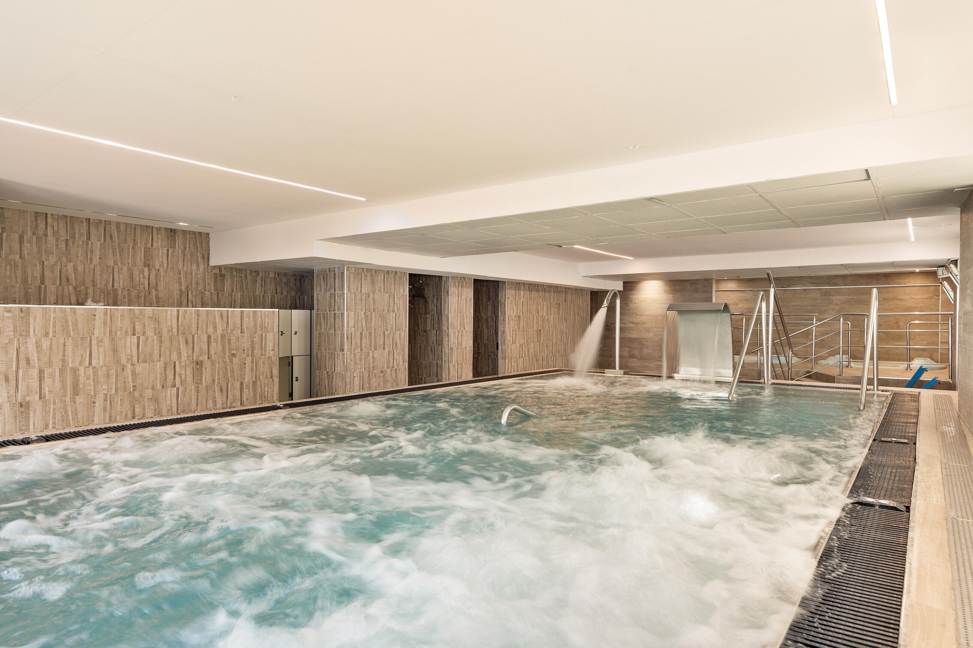 Sauna, hot tub, Turkish bath, body treatments, body scrubs, facials