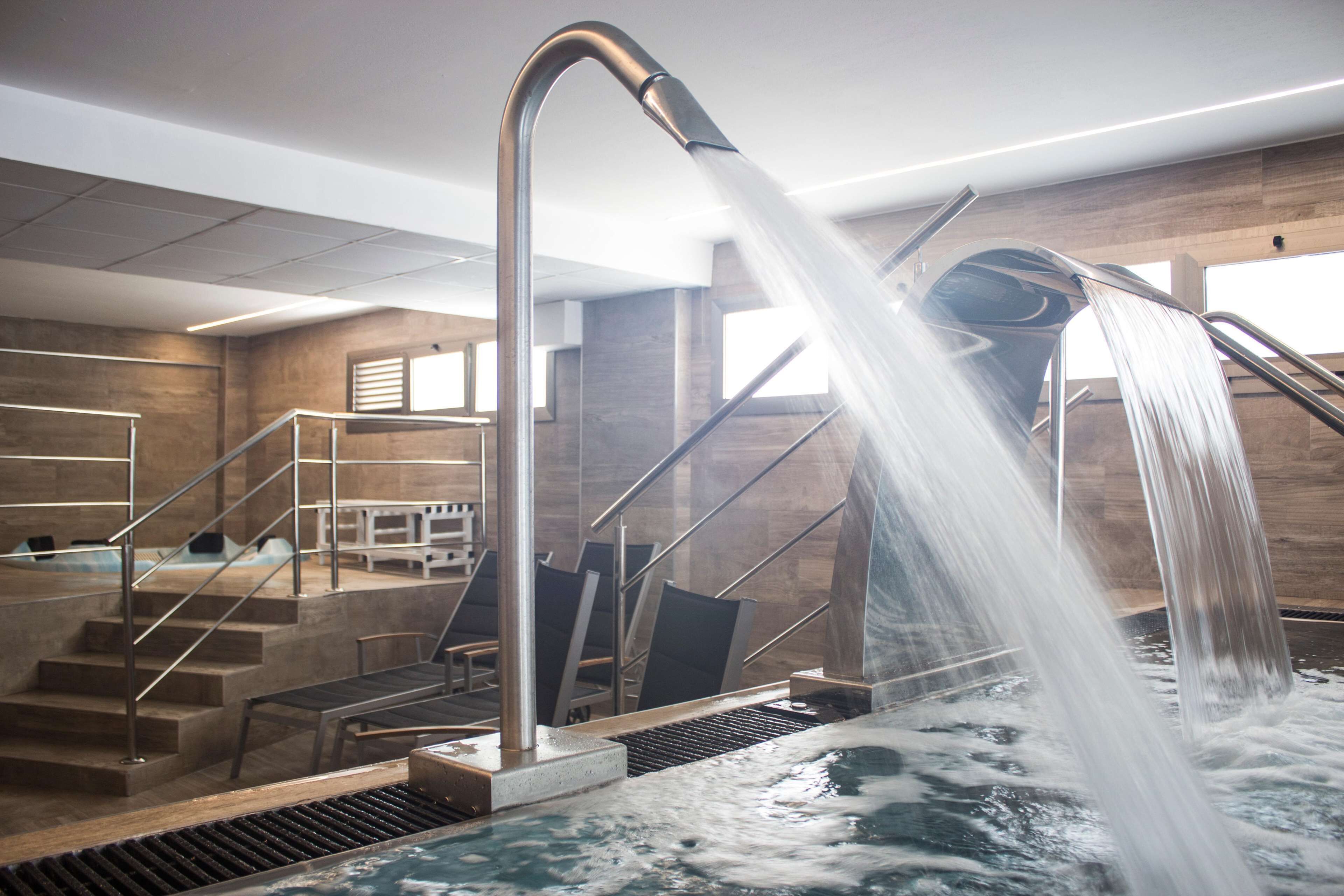 Sauna, hot tub, Turkish bath/hammam, body treatments, body scrubs