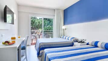 Een kluis op de kamer, een bureau, gratis wifi, beddengoed