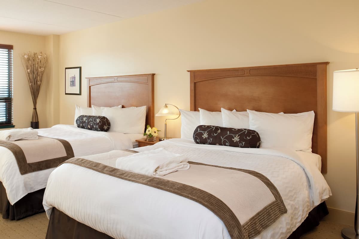 Ropa de cama de alta calidad, colchones con pillow-top y escritorio