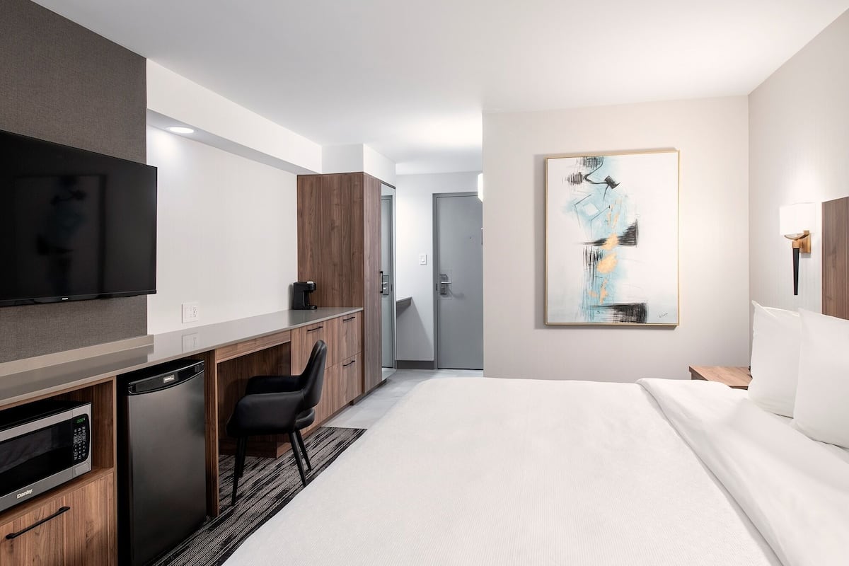 Habitación superior, 1 cama King size | Ropa de cama de alta calidad, camas con pillow-top y escritorio