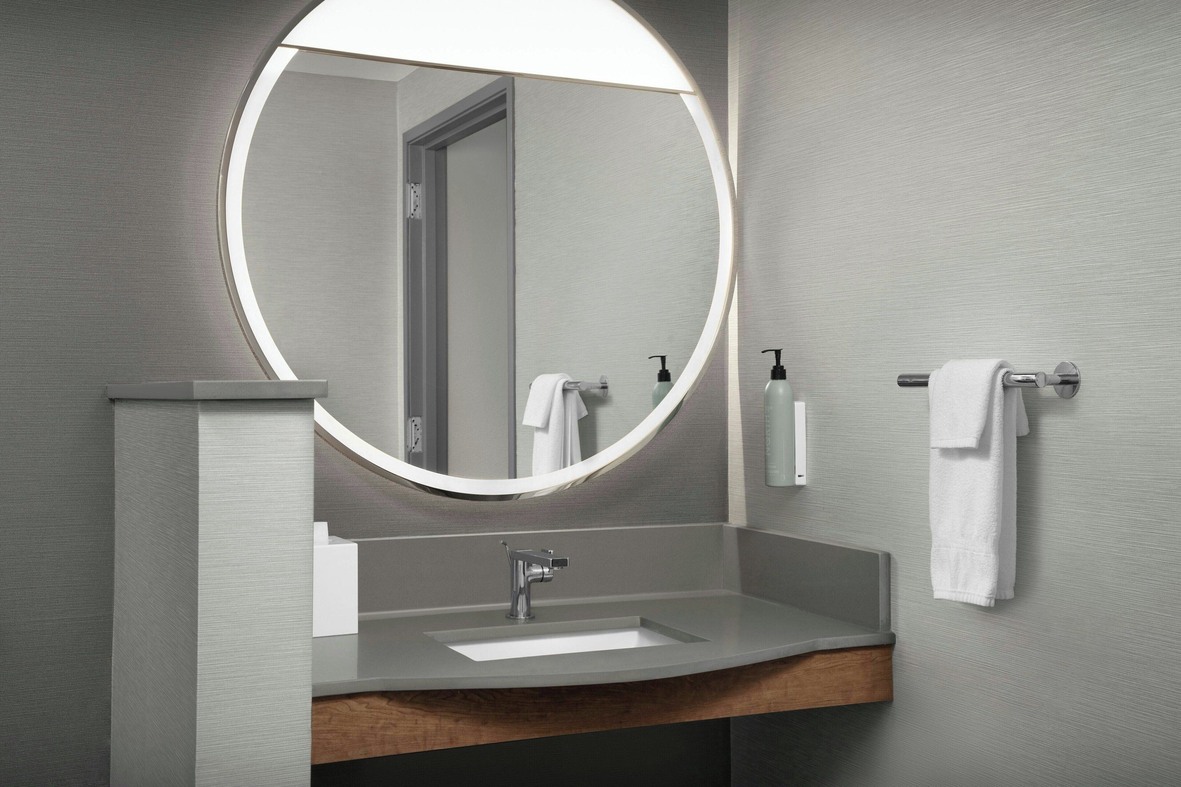 combined shower/bathtub, free toiletries, hair dryer, towels